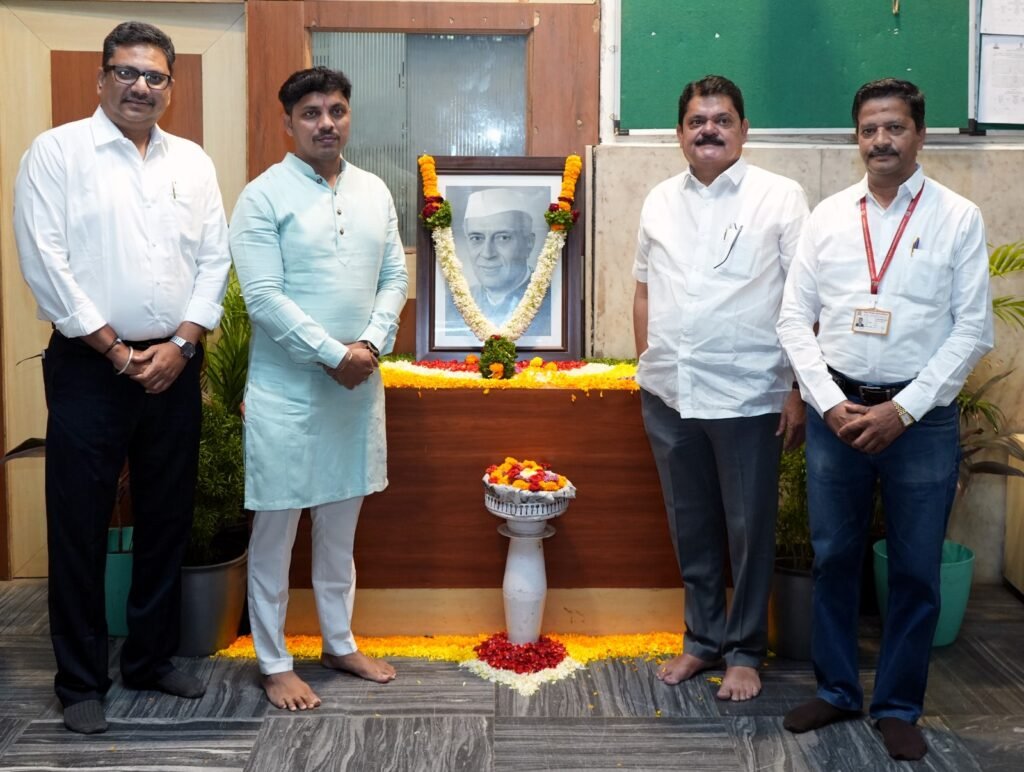 भारतरत्न पंडीत जवाहरलाल नेहरू यांच्या पुण्यतिथीनिमित्त महापालिकेतर्फे अभिवादन