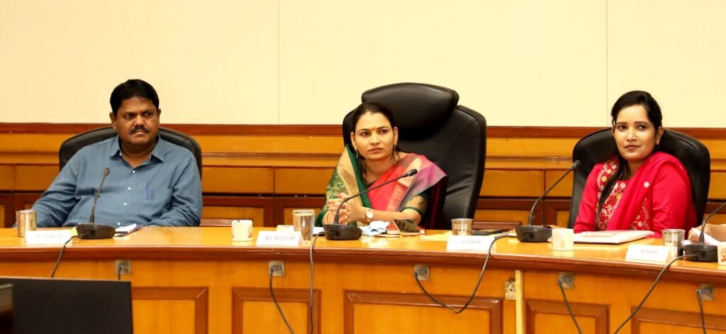 सुरक्षा रखवालदार यांना सुरक्षा निरीक्षक पदावर पदोन्नती देण्याबाबत विधी समितीचा ठराव