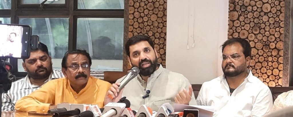 शिक्षण मंडळाचा भ्रष्टाचार थांबवा अन्यथा आंदोलन – चेतन पवार