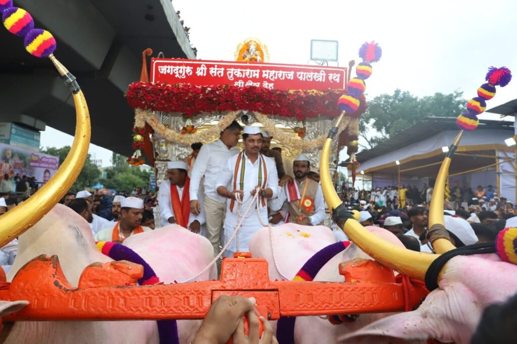 जगद्गुरु संत तुकाराम महाराज पालखीचे उद्योगनगरीत भक्तिमय वातावरणात आगमन