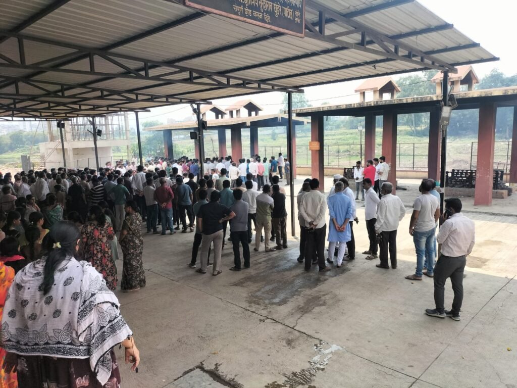 शोकाकुल वातावरणात विद्यार्थ्यांवर अंत्यसंस्कार